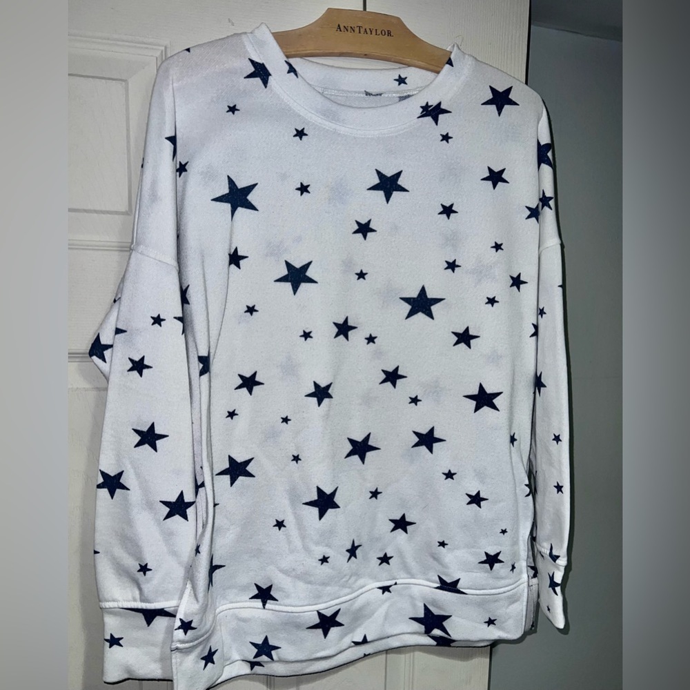 Melliflo Graphic Side Slit Sweatshirt